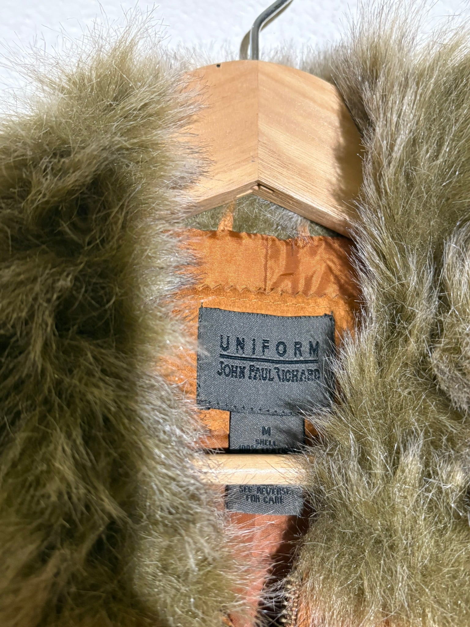 Chamarra de cuero con pelo